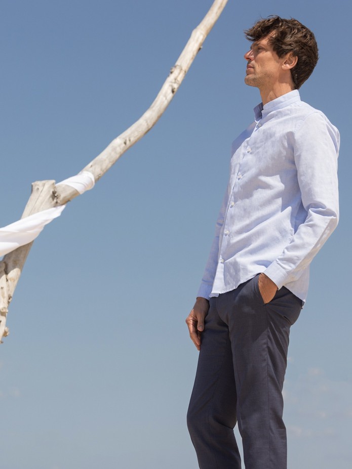 Chemise bleu ciel en lin chiné col mao Chemise bleu ciel en lin chiné col mao
