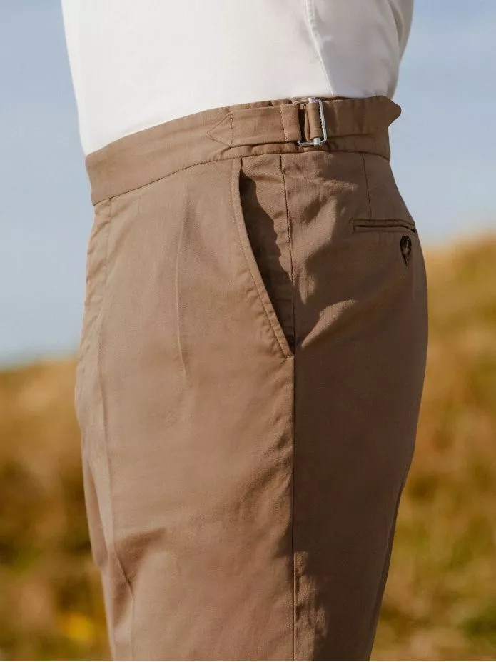 Pantalon chino à pinces havane taille haute
