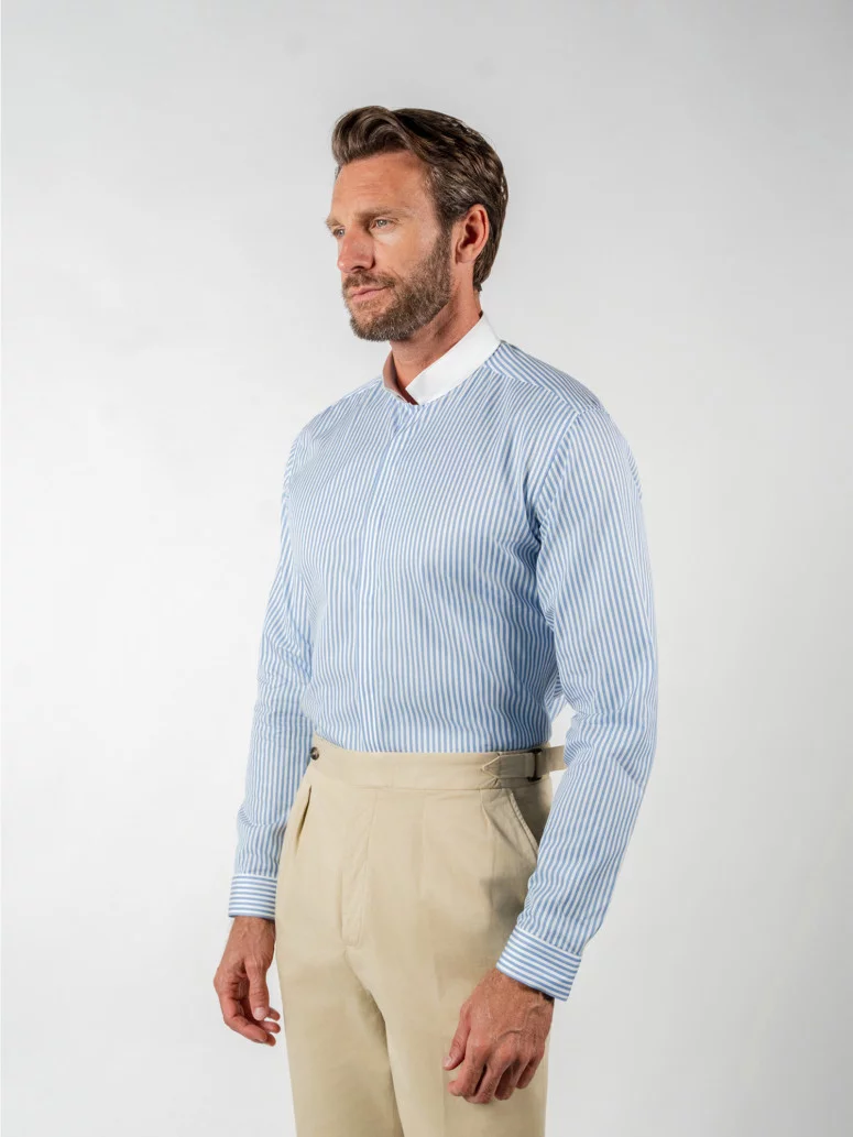 Chemise col inversé à rayures bleues