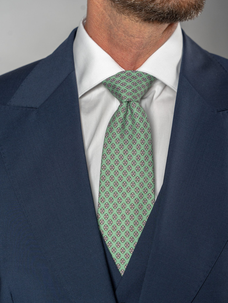 Cravate vert d'eau à motif floral blanc