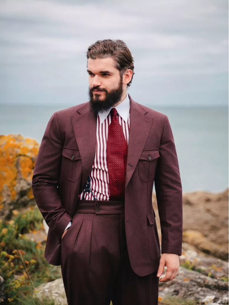 Cravate en soie bordeaux à pois