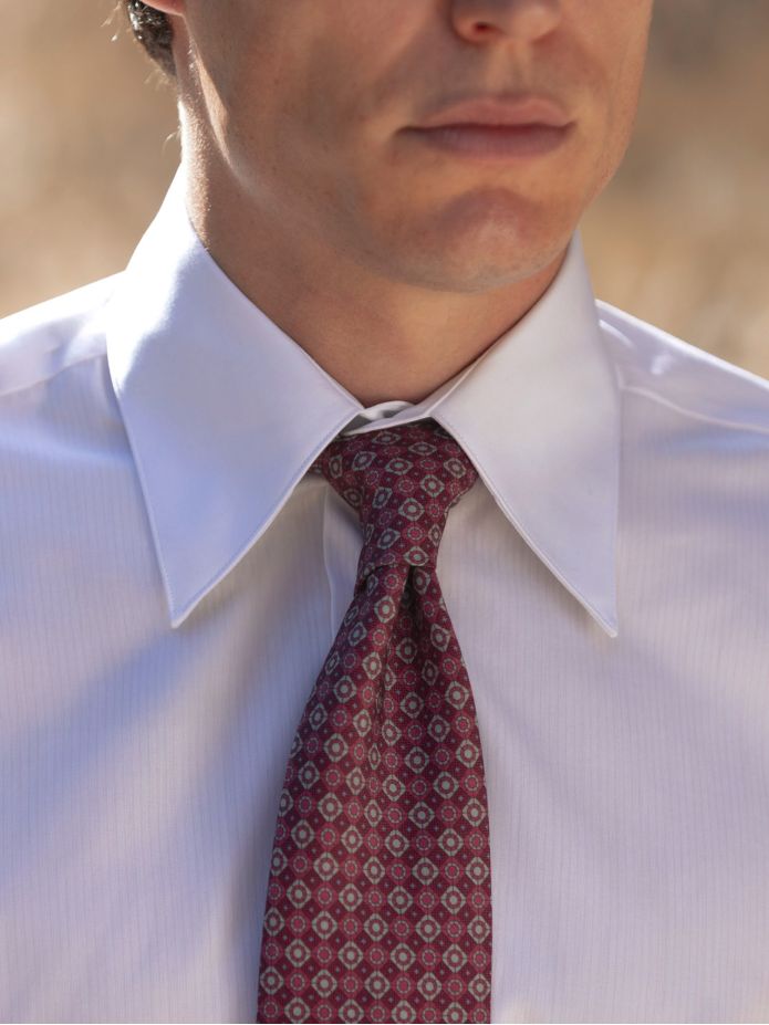 Cravate en laine bordeaux à motifs rétro