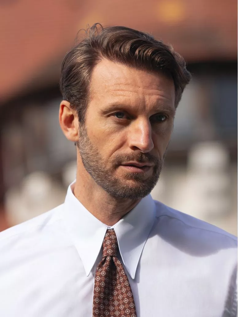 Cravate en laine marron à motifs rétro