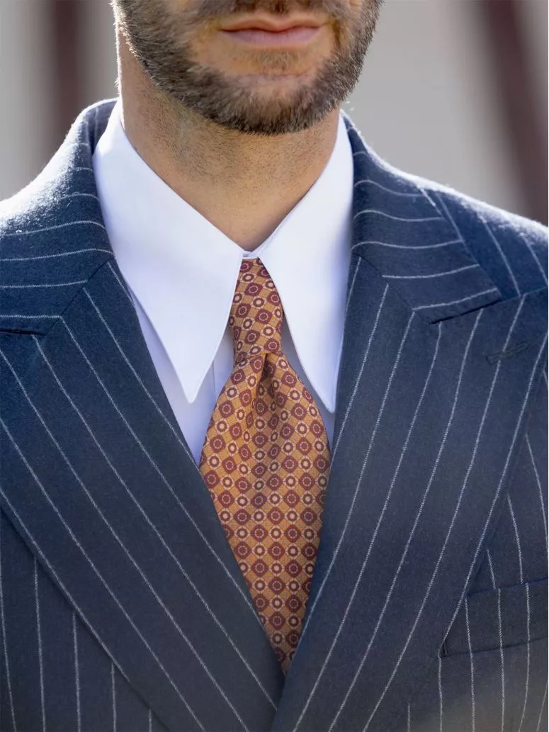 Cravate en laine orange à motifs rétro