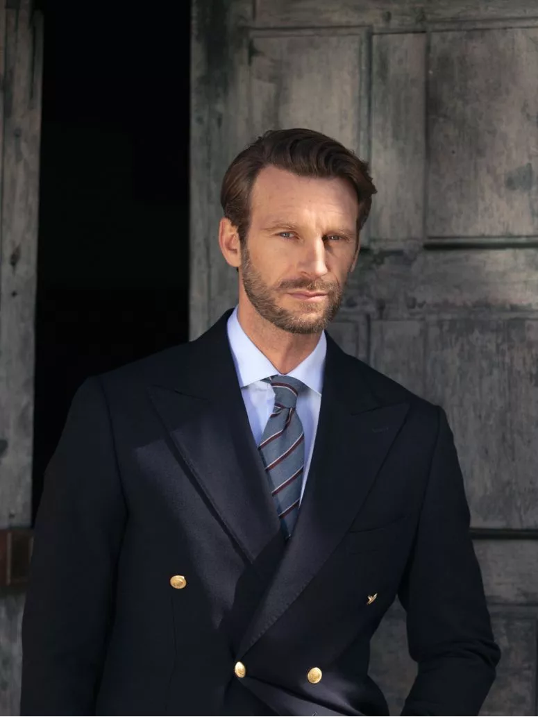 Cravate en laine bleu ciel à rayures bordeaux