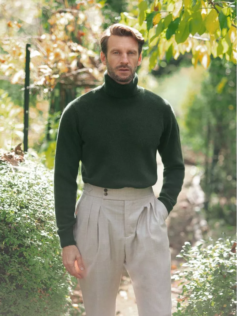 Pull col roulé en laine vert forêt