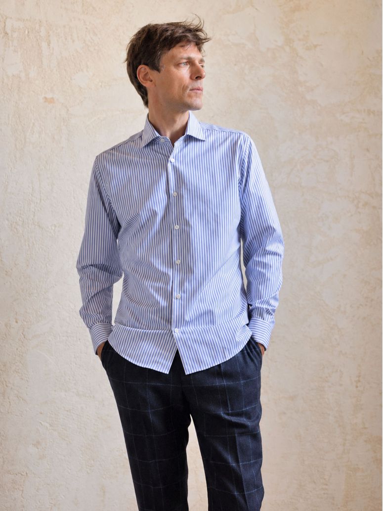 Chemise col italien infroissable à rayures bleu marine