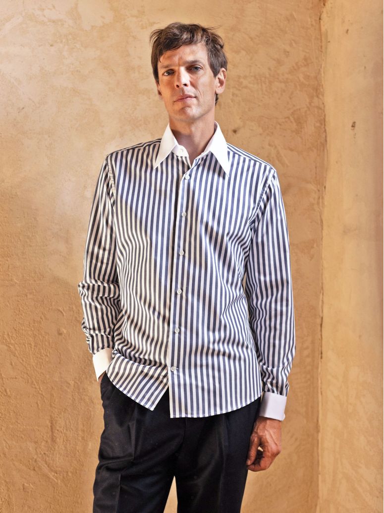 Chemise col français à rayures bleu marine avec poignets mousquetaires