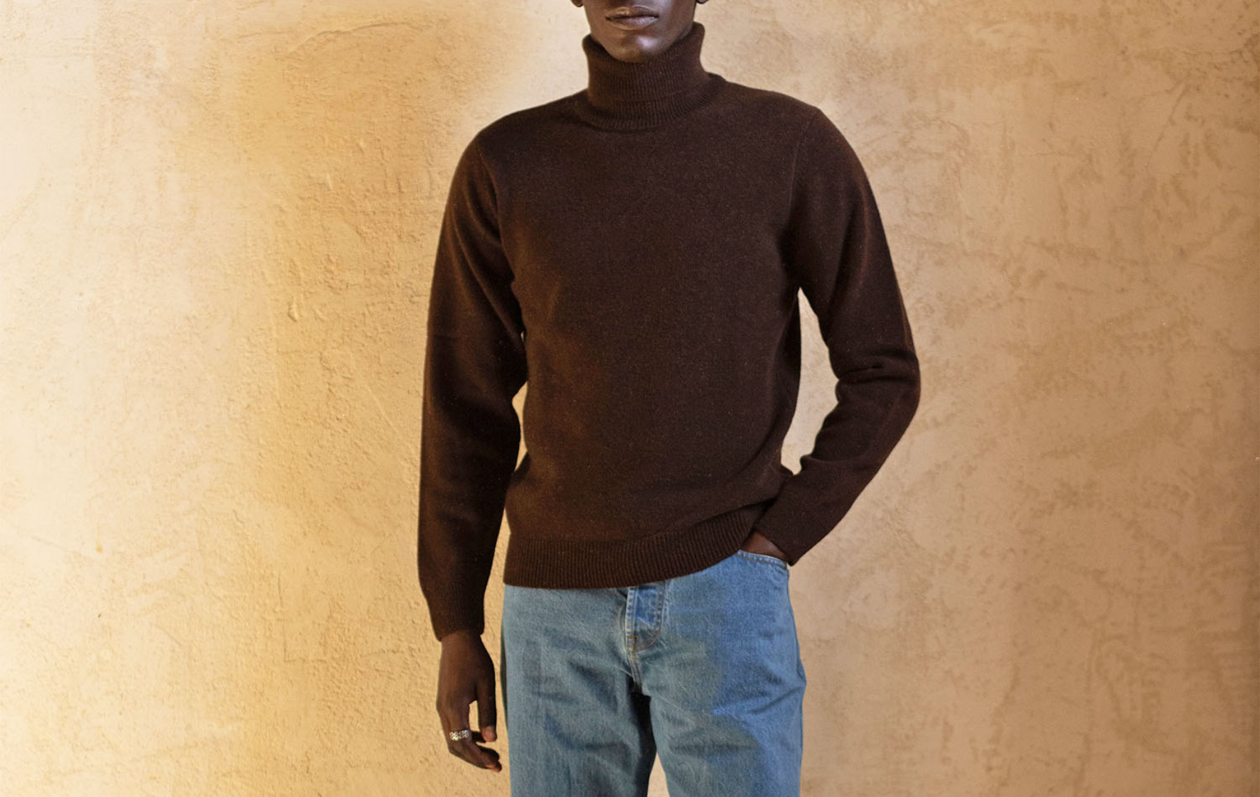 tenue pull col roulé et jean tendance