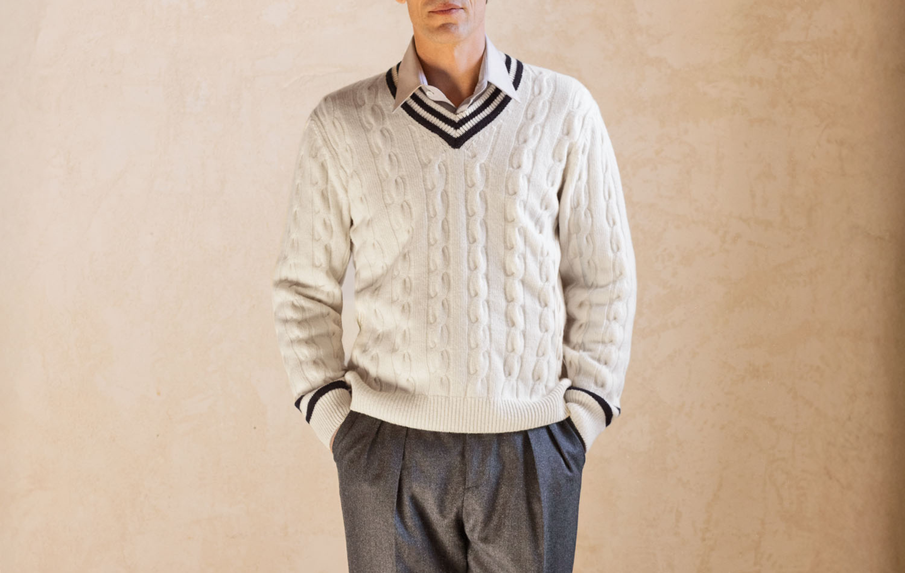 tenue pull col v et chemise tendance