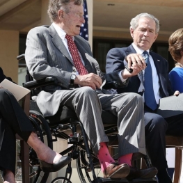 Les chaussettes en coton roses de Bush père !