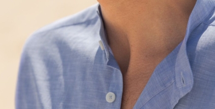 La chemise à col Mao pour homme : un classique intemporel